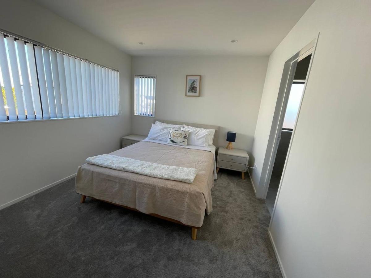 4 Bedroom Home Fully Furnished In Papakura, โอ๊คแลนด์ ภายนอก รูปภาพ